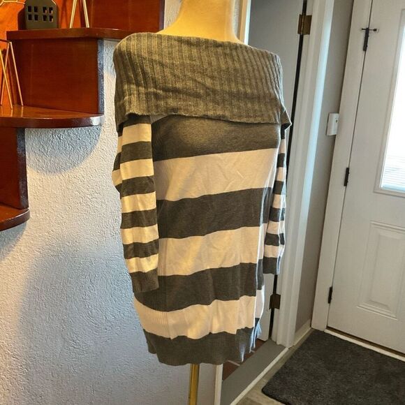 Express Womens Stripe Off Shoulder Cotton Blend Knit Sweater Gray White Size XS - Picture 6 of 8